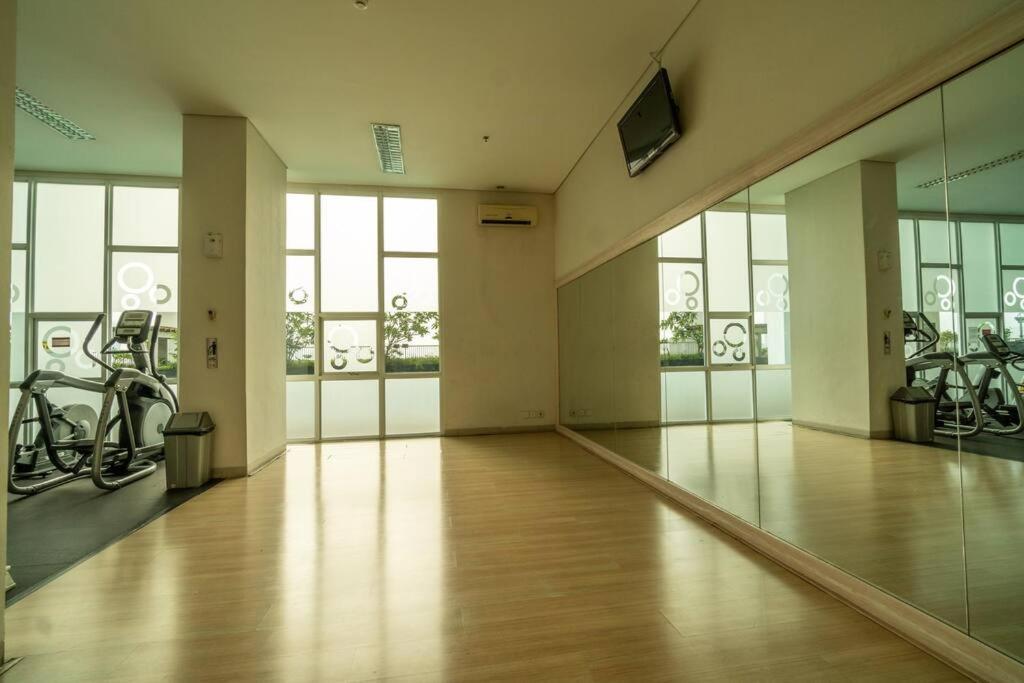 Modern & Comfy Studio In Central Jakarta, Scbd Exteriör bild